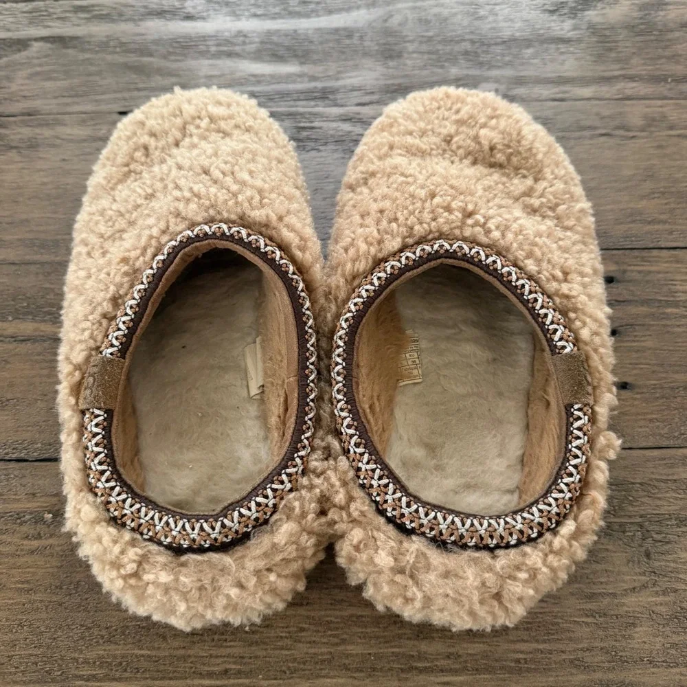 UGG Girls size 4 Tasman Curly‎ Sand Tan Faux Fur Slippers Clogs Shoes